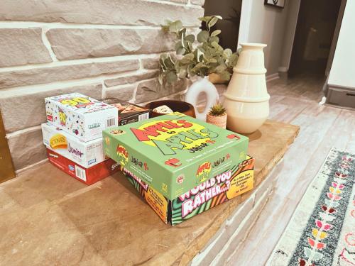 Graduation 2025! Great for Gatherings, King Beds, Firepit, Pet Friendly with Huge Fenced Yard Graduation 2025! Great for Gatherings, King Beds, Firepit, Pet Friendly with Huge Fenced Yard