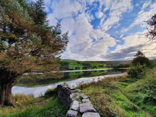 Cosy Cottage, 5 miles from Snowdon Base Camp with Log Burner and Mountain Views