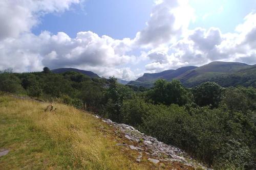 Cosy Cottage, 5 miles from Snowdon Base Camp with Log Burner and Mountain Views