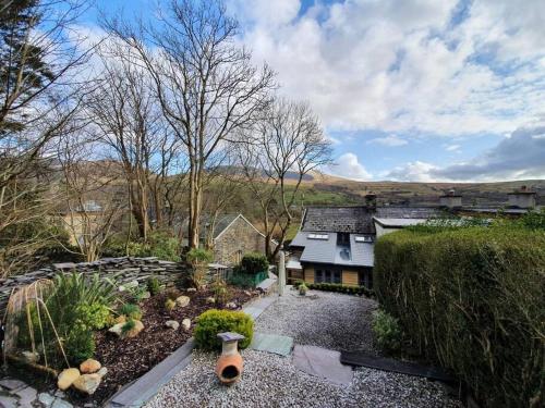 Cosy Cottage, 5 miles from Snowdon Base Camp with Log Burner and Mountain Views