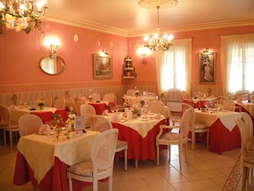 Logis Hôtel le Clos du Montvinage Rest. Auberge Val de l'Oise