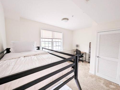 Luxury & Stylish Townhome, King Beds, W/D, Garage