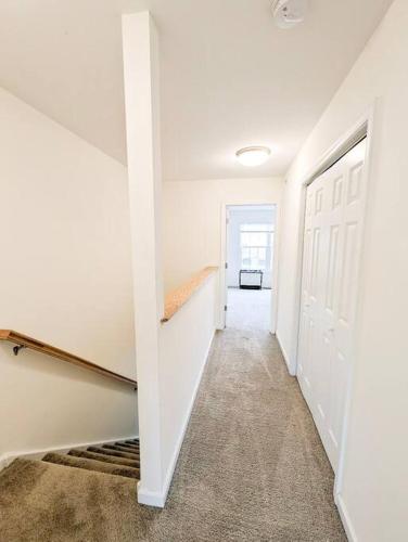 Luxury & Stylish Townhome, King Beds, W/D, Garage