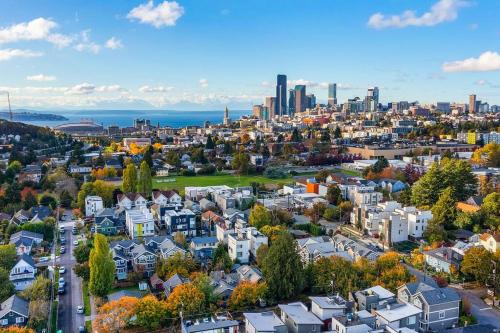 Red Maple Retreat in Leschi