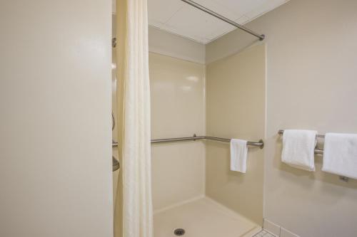 Sleep Inn Sevierville - image 10