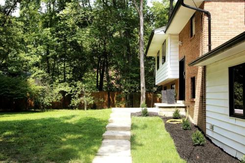 Modern Farmhouse in Waldorf (MD)