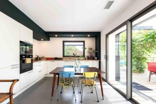 La Coursive, belle maison tout confort avec piscine in Saint-Eloi