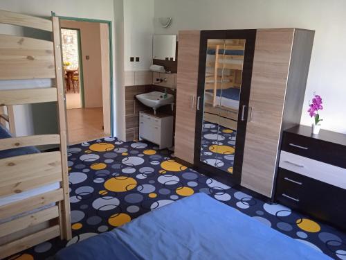 2 double beds