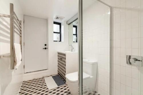 Dutxa, Central Location Brooklyn Stay at Rem-Casa in Nova York (NY)