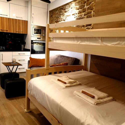 One-Bedroom Apartment image 4
