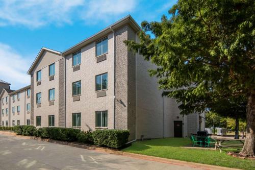 Quality Inn & Suites Roanoke - Fort Worth North