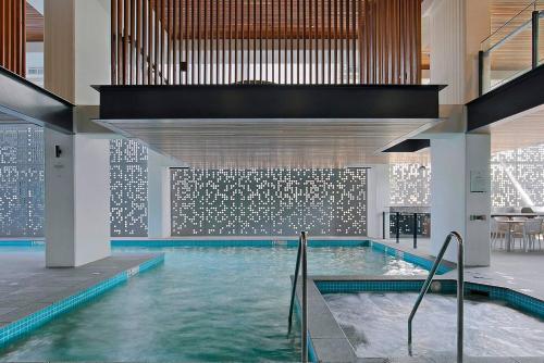 Soaring Skyline on Southside at Resort-Style Stay - image 3