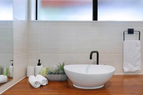 Tropical Dreaming in the Heart of Indooroopilly