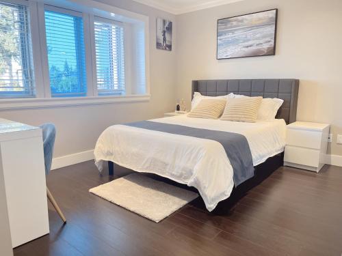 Near Skytrain Private Bedroom Ensuite BathRM, Free Wifi & Coffee, Cozy