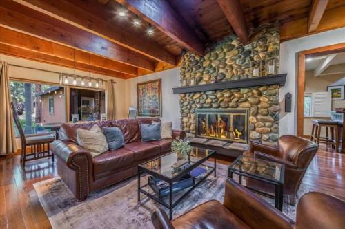 Gorgeous Tahoe City Home w Private HOA Beach 2 Master Suites