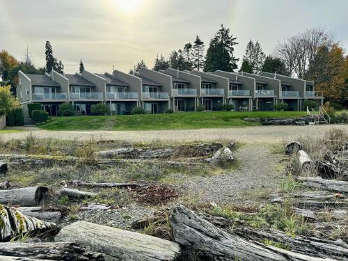 Oceanfront Loft - amazing views! - Apartment - Qualicum Beach