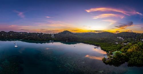 Edgewater Dive & Spa Resort photo 1