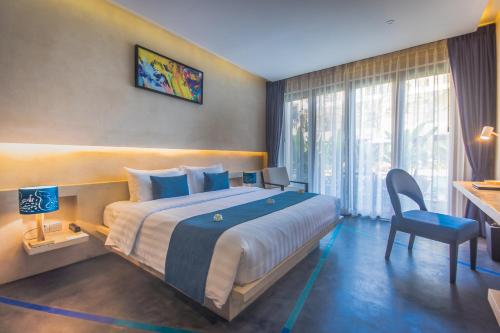 Deluxe Double Pool View