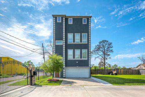 Gorgeous Home w/ Amazing View of Houston Skyline