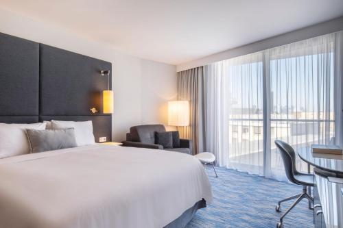 Renaissance Paris Arc de Triomphe Hotel - image 9