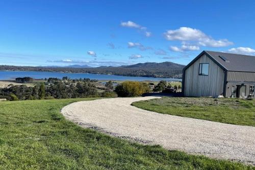 The Barn - Georges Bay, St Helens