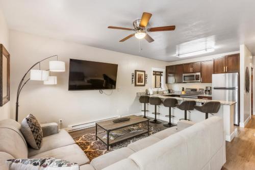 The Yellowstone Hideaway Unit A