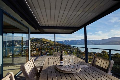 Akaroa holiday home Spacious and quite with stunning harbour views and close to town