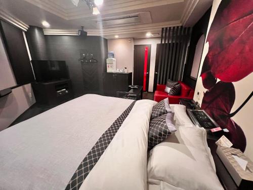 Standard Double Room image 3