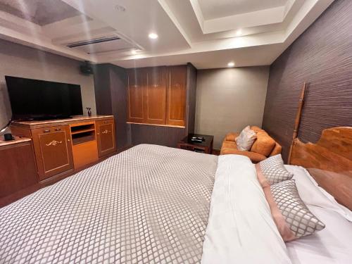 Standard Double Room image 3