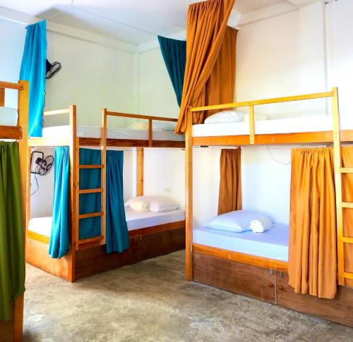 Three Little Birds Surf Hostel in シアルガオ島