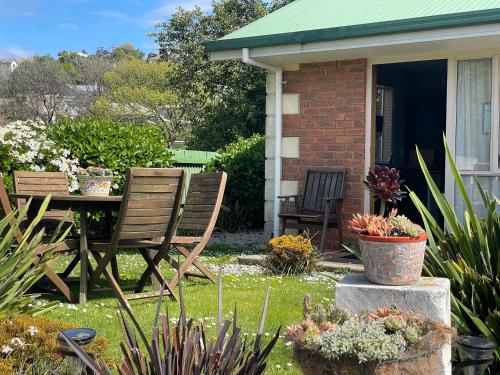 ASURE Ambassador Motor Lodge in โออามารุ