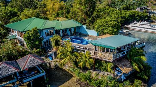 Edgewater Dive & Spa Resort photo 2