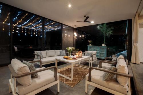 Open House by StayVista - Nestled in nature, featuring a Swimming pool & Expansive lawn for a serene retreat photo 4