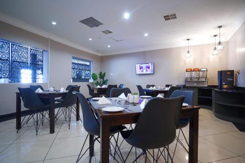 Restaurant, INANI Hotels Gallagher  in Midrand