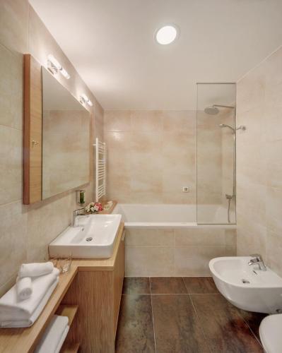 Junior Suite with Balcony and Sea View image 6