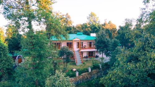 THE HIMALAYAN WOODS, CHAUKORI