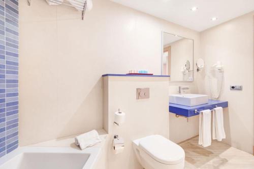 Hotel Agua Beach - image 7