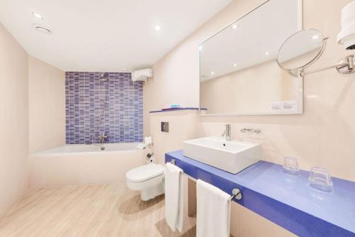 Hotel Agua Beach - image 2