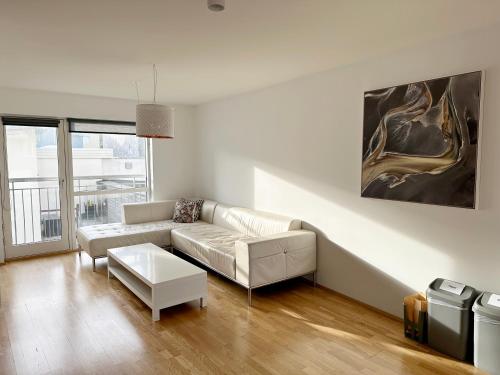 Two-Bedroom Apartment with Balcony -Vesturgata  image 9