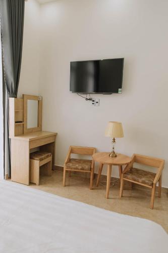 Triple Room with Balcony image 7