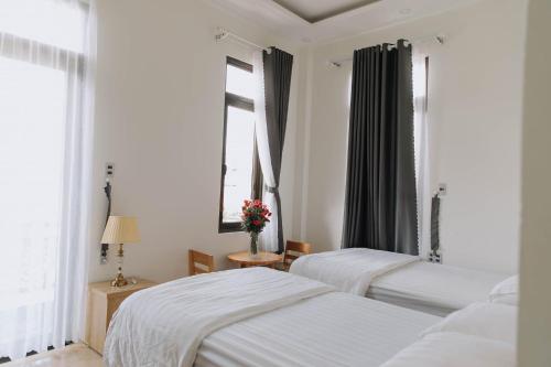 Twin Room with Balcony image 2