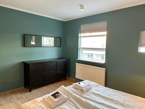 Two-Bedroom Apartment with Balcony - Ránargata 46 image 7