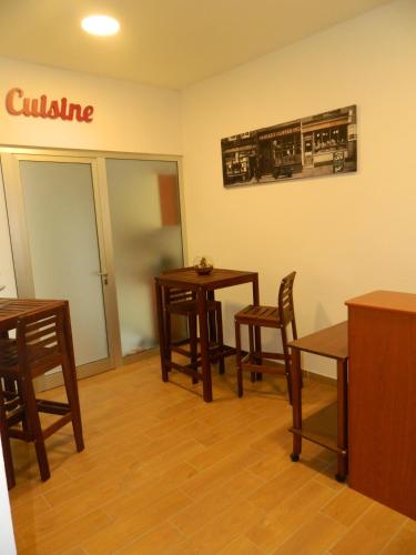 Bed & Breakfast Travellers - image 3