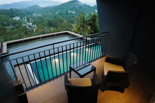 مسبح, Leaves Resort Vythiri Wayanad in Vythiri