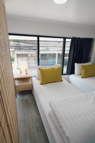 Bed & Bag Station