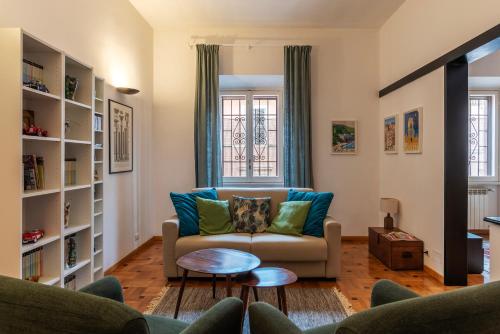 GuestHost - Trastevere Delightful Apartment, Рим (фото 2)