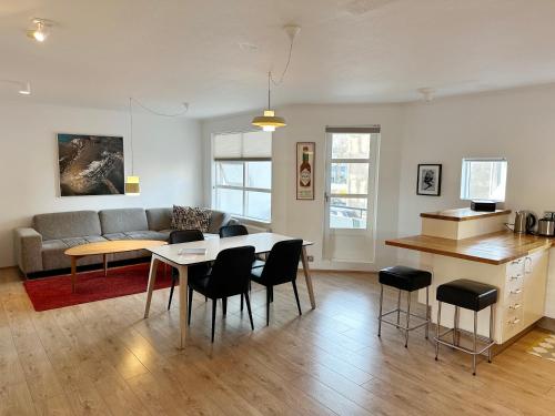 Two-Bedroom Apartment with Balcony - Ránargata 46 room in Reykjavík Central Apartments