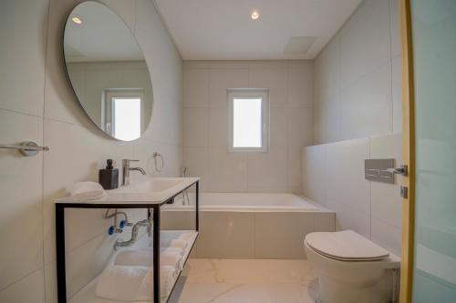 Mayfair by Premier Suites MT Room Type - Suite with Hot Tub
