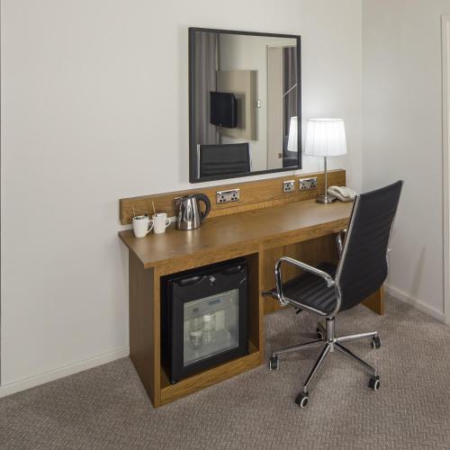 1 Super King Bed Premium Lounge Access image 4