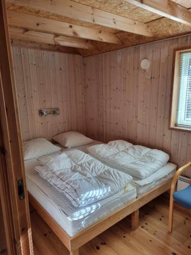 3 bedrooms, 7 beds